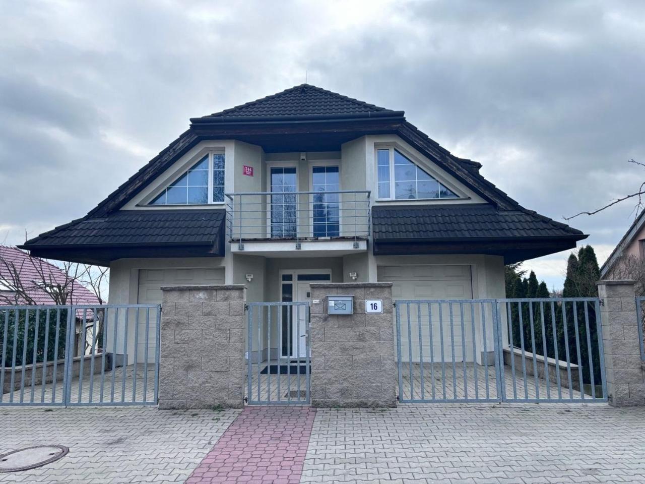 Diamondvilla, 4 Bedroom Apartment, Garden & Spa Prag Exterior foto